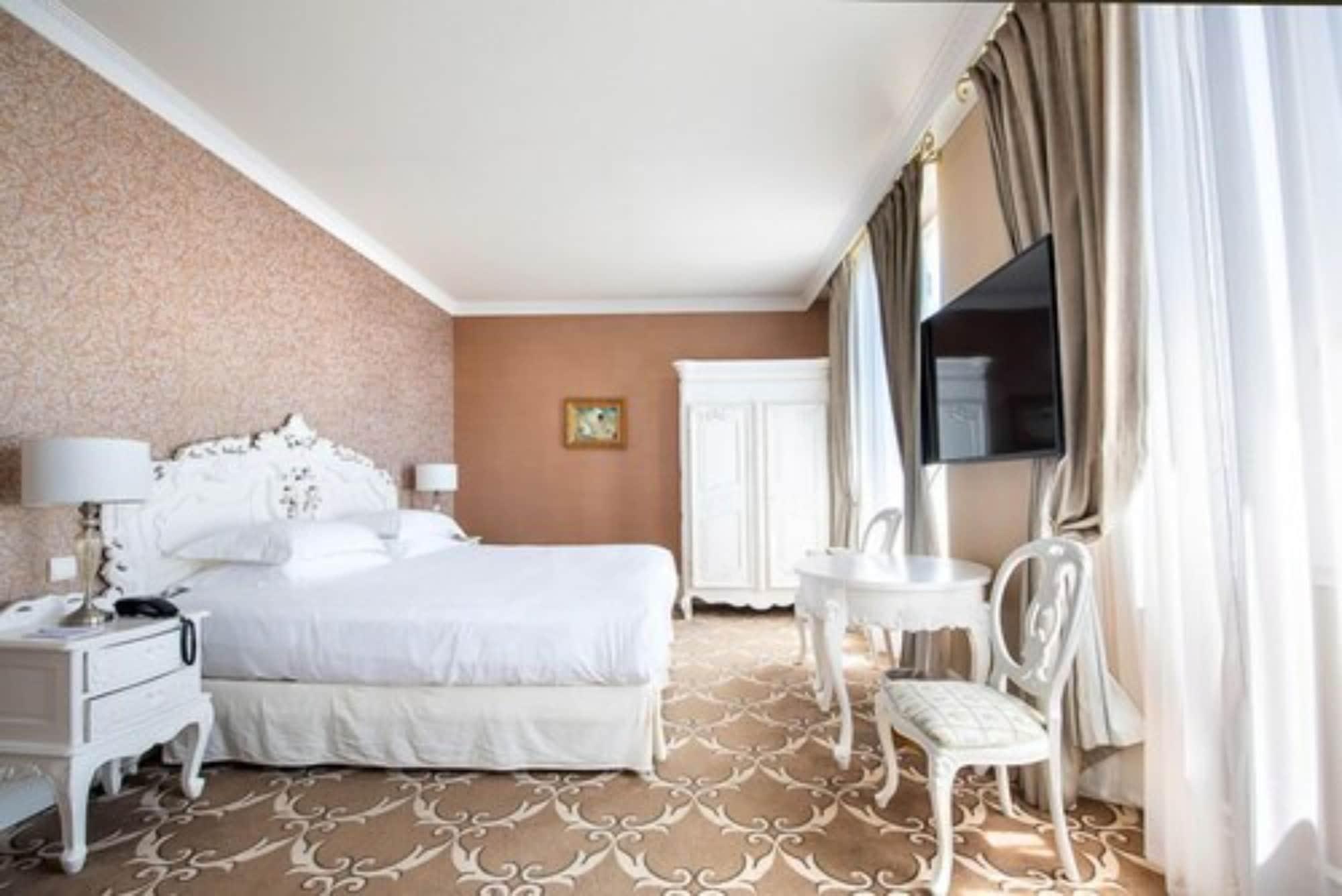 Hotel Chateau De La Tour Канны Экстерьер фото