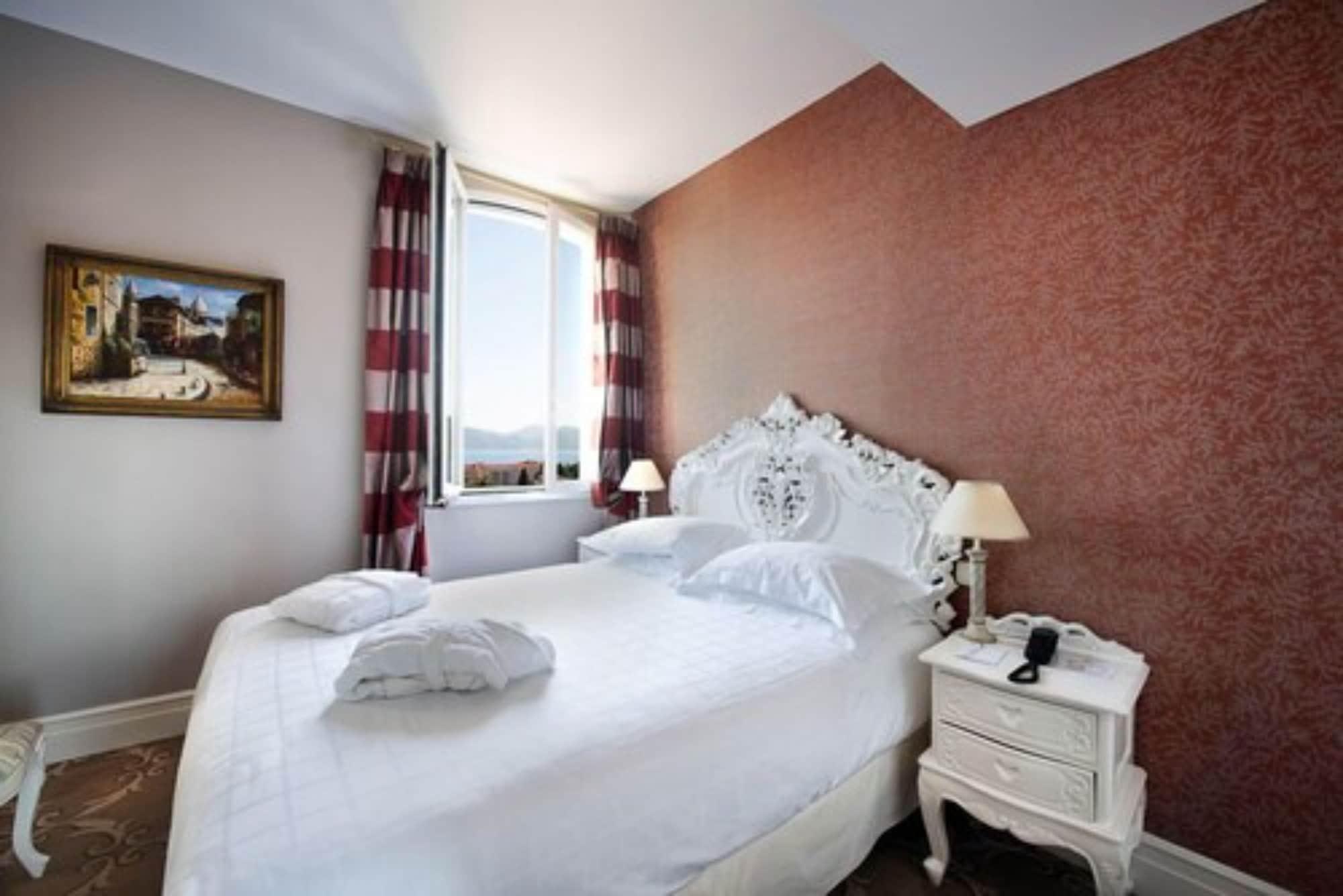 Hotel Chateau De La Tour Канны Экстерьер фото