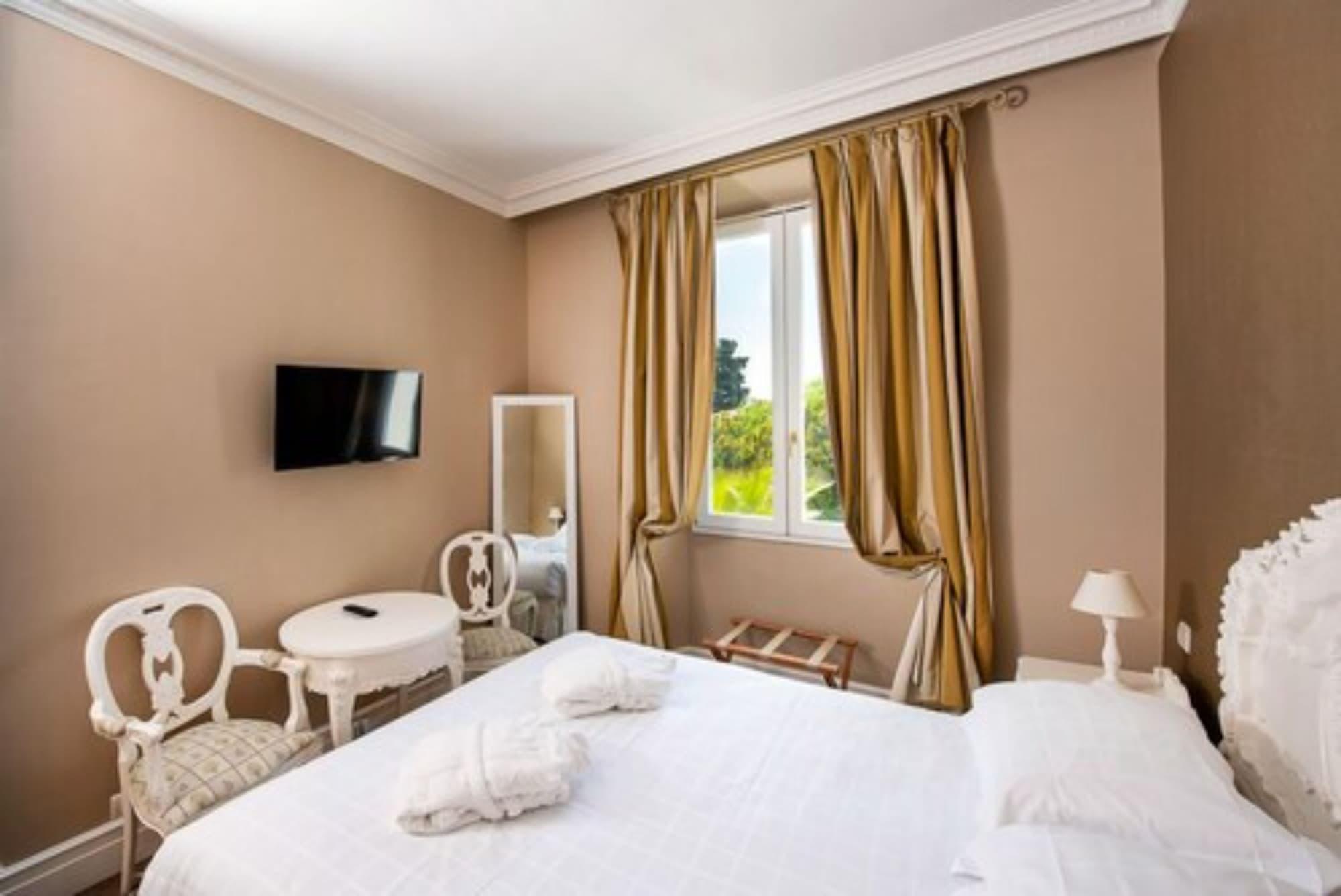 Hotel Chateau De La Tour Канны Экстерьер фото