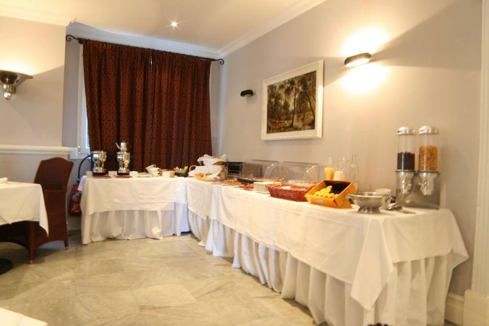 Hotel Chateau De La Tour Канны Экстерьер фото